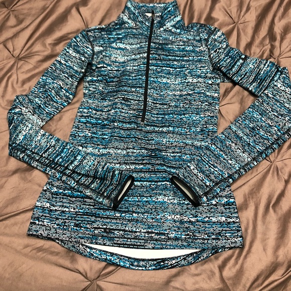 Nike Tops - PRICE DROP ⬇️ Fitted Nike Pullover